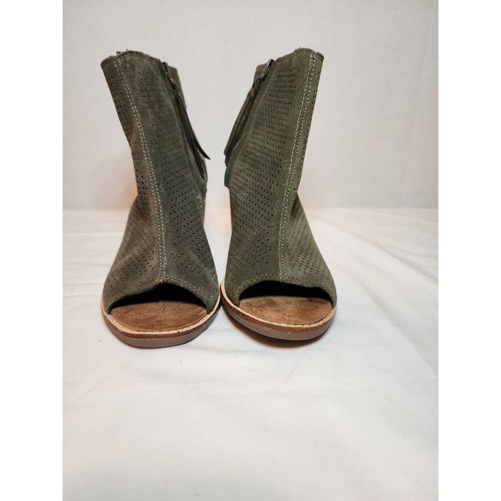 Tom's Women's Peep Toe Side Zipper Slip on Perforated Green Suede Ankle Sandals
